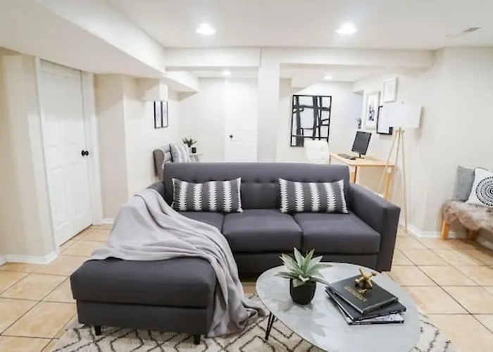 Apartamento 1br Trendy Basement With Laundry & Parking - Trendy Dunning