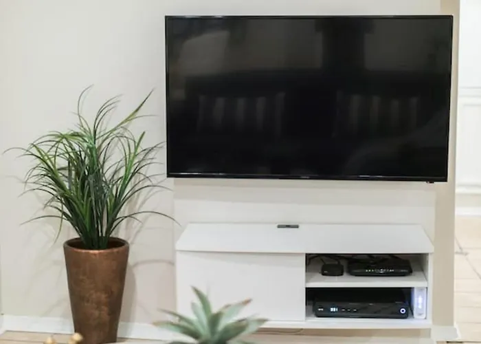 1br Trendy Basement With Laundry & Parking - Trendy Dunning