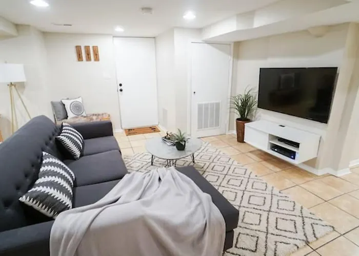 1br Trendy Basement With Laundry & Parking - Trendy Dunning